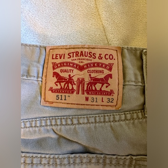 Levi Strauss Pants. Size 31 W 32 L. Beige. - Picture 3 of 3